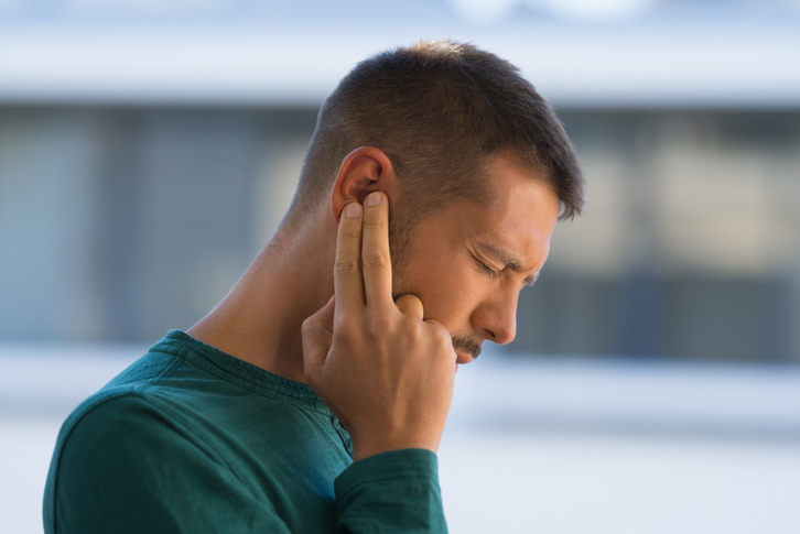 Đau đầu phía sau tai là dấu hiệu bệnh gì? Nguyên nhân và cách điều trị cần biết