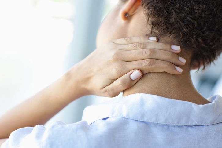 Đau đầu phía sau tai là dấu hiệu bệnh gì? Nguyên nhân và cách điều trị cần biết
