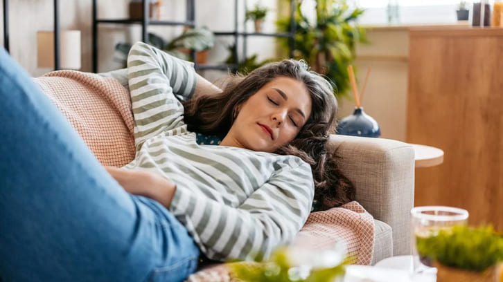 Ngủ trưa nhiều có liên quan đến Alzheimer? Chuyên gia giải thích mối liên hệ đáng chú ý