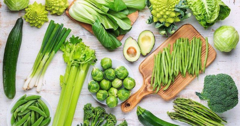 Bơ và Rau Cải Sẫm Màu