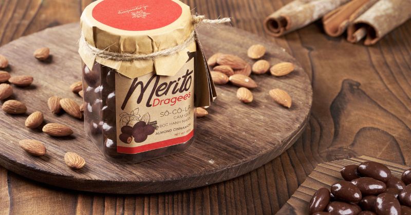 Hạnh Nhân và Chocolate Đen
